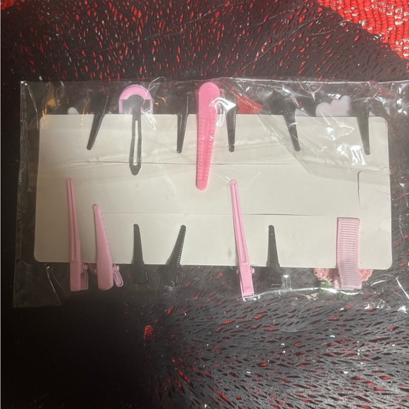 Colorful Hair Clip Set with Fun Designs - Picture 3 of 4